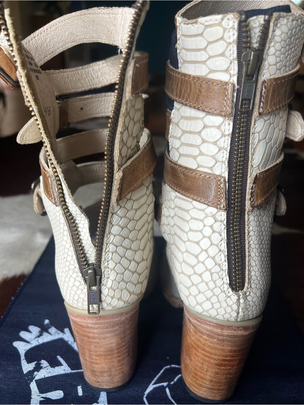 Freebird by Steven White Snake Sandal Gladiator Style Size 8 - Picture 13 of 15